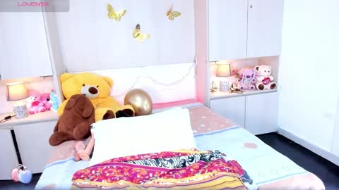 lilywhitee1 online show from 03-29-26, 04:34