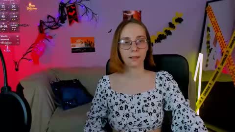 lina_fox12 online show from 10-28-25, 01:36