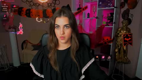 lina_fox12 online show from 10-31-25, 12:06