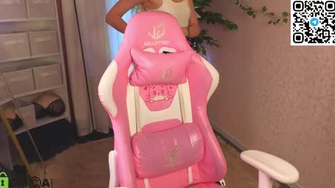 LINA online show from 04-15-26, 01:12