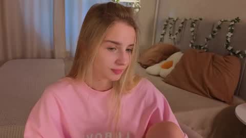 Snapshot of lina_reeds chatting on 06-17-26, 01:08 LINA online show from 06-17-26, 01:08