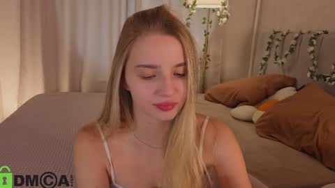 Snapshot of lina_reeds chatting on 06-18-26, 01:17 LINA online show from 06-18-26, 01:17
