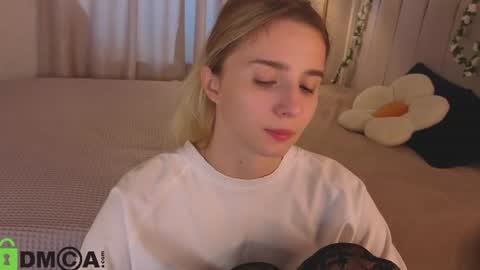 Snapshot of lina_reeds chatting on 07-15-26, 01:22 LINA online show from 07-15-26, 01:22