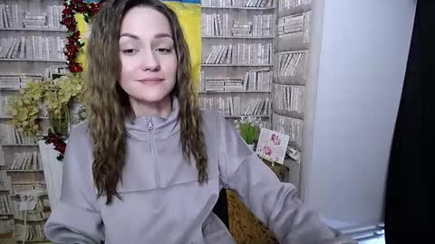 Lina online show from 12-22-25, 07:49