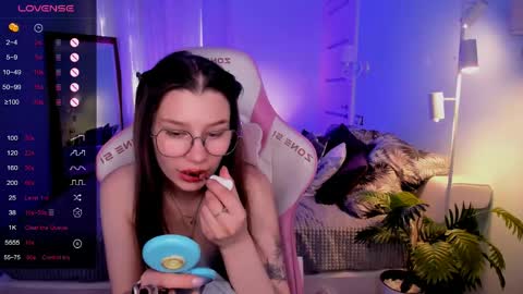 Snapshot of linablossom chatting on 06-06-26, 02:27 Lina online show from 06-06-26, 02:27