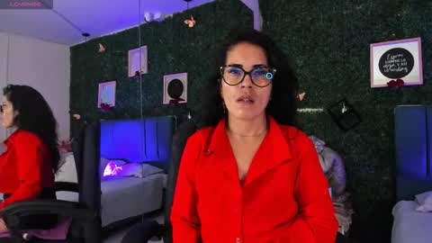 Lina  online show from 11-19-25, 11:43