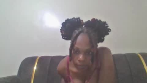 Snapshot of linahusu chatting on 11-17-25, 07:52 linahusu online show from 11-17-25, 07:52