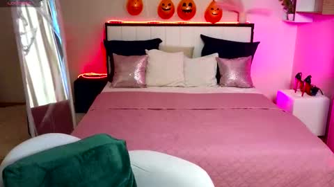 I am Lina online show from 10-26-25, 01:39