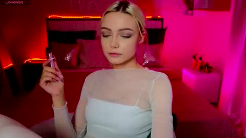 I am Lina online show from 11-14-25, 02:16