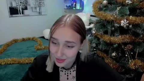 Lina online show from 12-21-24, 08:43