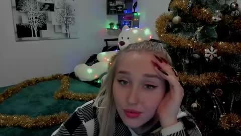 Lina online show from 12-24-24, 02:43