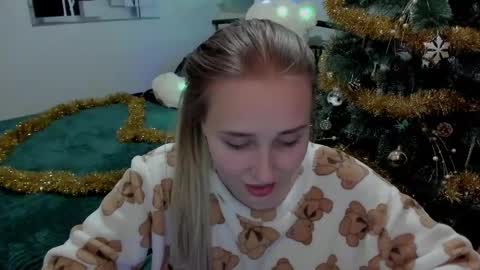 Lina online show from 12-26-24, 12:03