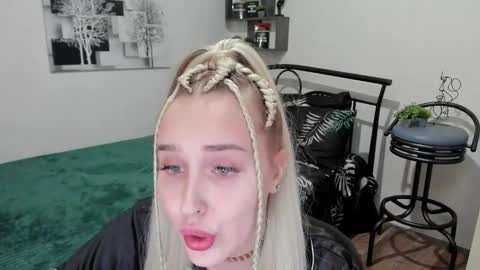 Lina online show from 02-25-25, 08:51