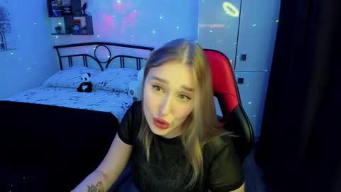 Lina online show from 10-16-25, 09:49