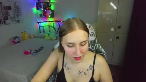 Snapshot of linatruly chatting on 05-26-26, 09:22 Lina online show from 05-26-26, 09:22