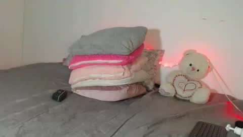 Snapshot of linda_581 chatting on 05-26-26, 02:51 linda online show from 05-26-26, 02:51