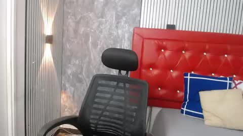 Snapshot of linda__mature chatting on 06-14-26, 12:18 Linda online show from 06-14-26, 12:18