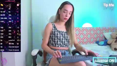 Snapshot of linda_crawford1 chatting on 06-26-26, 05:01 Linda online show from 06-26-26, 05:01