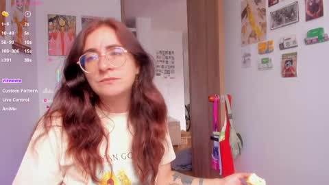 Snapshot of linda_giggle chatting on 05-13-26, 01:30 Giggles online show from 05-13-26, 01:30