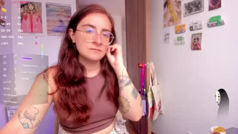 Snapshot of linda_giggle chatting on 05-26-26, 02:02 Giggles online show from 05-26-26, 02:02