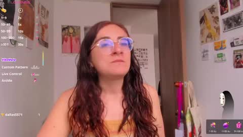 Snapshot of linda_giggle chatting on 05-27-26, 02:14 Giggles online show from 05-27-26, 02:14