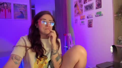 Snapshot of linda_giggle chatting on 05-30-26, 12:52 Giggles online show from 05-30-26, 12:52