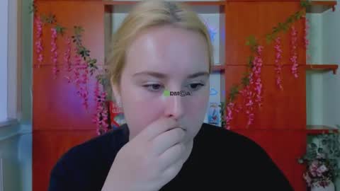 Snapshot of linda_lynx chatting on 07-17-26, 09:05 linda_lynx online show from 07-17-26, 09:05