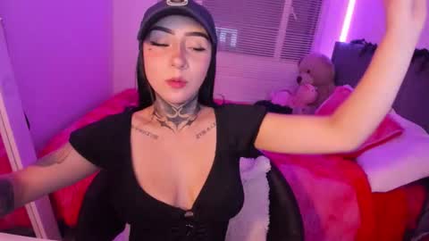 Lindaa maria  online show from 09-14-25, 02:11