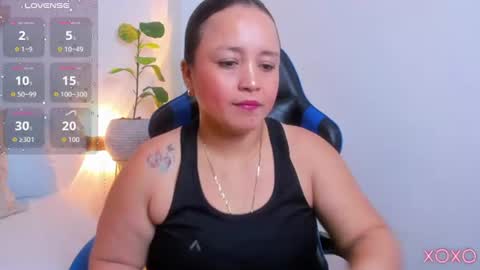L I N D A online show from 06-25-26, 08:35