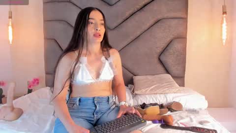 Linda Saenz online show from 03-05-25, 06:12