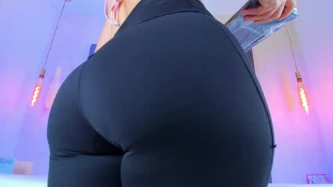 Snapshot of linda_saenz1 chatting on 04-20-26, 11:35 Linda Saenz online show from 04-20-26, 11:35