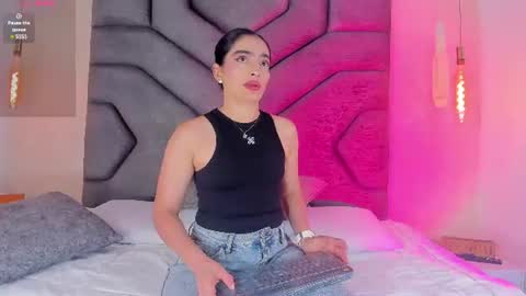 Snapshot of linda_saenz1 chatting on 06-20-26, 11:24 Linda Saenz online show from 06-20-26, 11:24