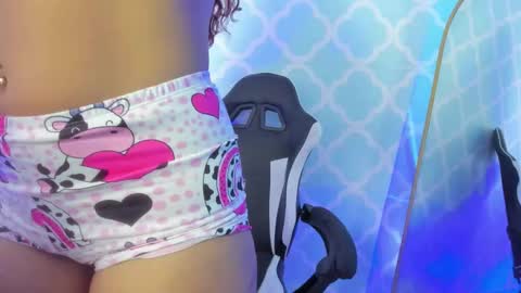 Snapshot of lindaa_natashaa chatting on 11-18-25, 02:06 L I N D A online show from 11-18-25, 02:06