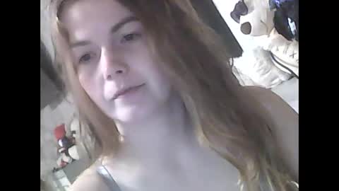 Snapshot of lindaahskys chatting on 10-20-25, 08:42 LindaAhSkys online show from 10-20-25, 08:42