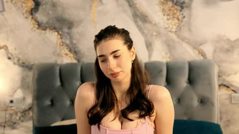 lili online show from 10-22-25, 06:18