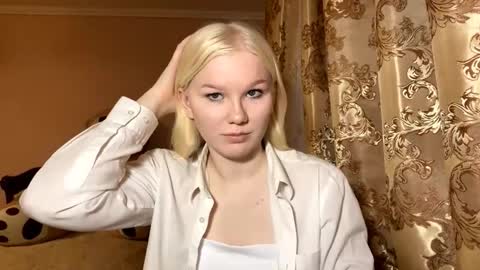 Luna online show from 11-11-25, 12:27