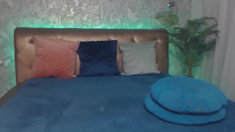 Linda online show from 02-08-26, 02:59