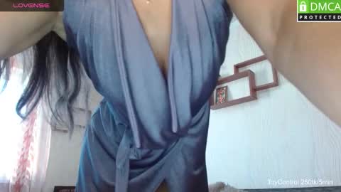 Snapshot of lindaernestine chatting on 09-19-25, 06:59 LindaErnestine online show from 09-19-25, 06:59