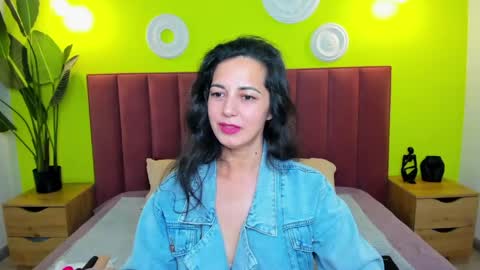 Linda online show from 05-04-26, 01:34