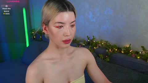 Snapshot of lindathackerr chatting on 06-19-26, 04:39 Linda online show from 06-19-26, 04:39