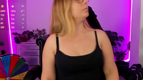 Linda  --  online show from 01-26-25, 11:08