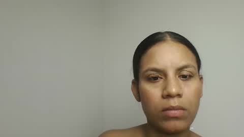 lineichun1708 online show from 11-18-25, 07:07