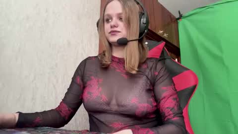 Snapshot of linettehnatow chatting on 02-06-26, 09:01 Eva online show from 02-06-26, 09:01