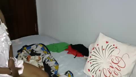 Snapshot of linniecarol chatting on 10-31-25, 11:00 Linniecarol online show from 10-31-25, 11:00