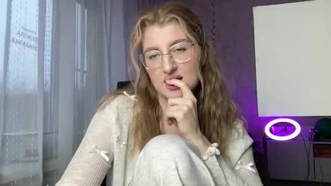 Snapshot of linoreya chatting on 11-22-25, 10:25 linoreya online show from 11-22-25, 10:25