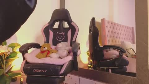 Luciana online show from 03-18-26, 08:23