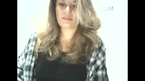 lionessmom online show from 10-17-25, 03:58