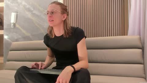 Lior evan online show from 12-17-25, 11:49