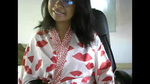 liora online show from 04-19-26, 03:28