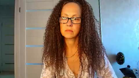 Snapshot of lioraweiss chatting on 06-13-26, 08:56 Liora Weiss online show from 06-13-26, 08:56